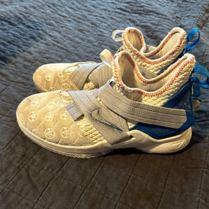 NIKE LEBRON Soldier‎ 12 White Blue Sneakers Size 6Y